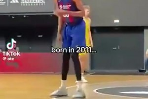 字母和文班的结合体？才14岁身高竟然达到2米13！